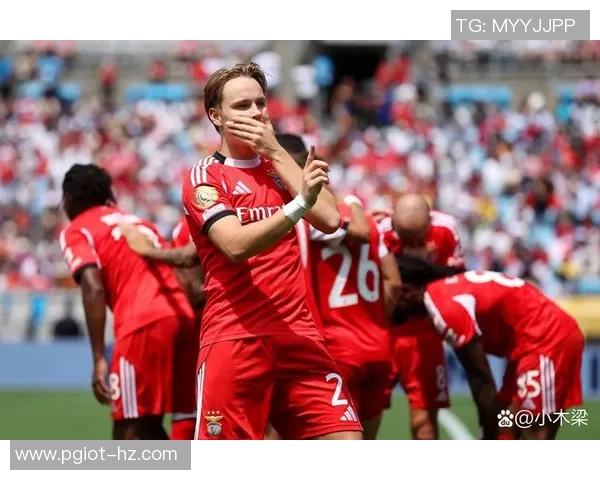 意甲激战:拜仁与利物浦战成平局乌龙球成比赛转折点分析 意甲激战:拜仁与利物浦战成平局乌龙球成比赛转折点分析